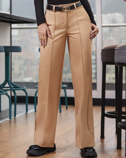 PANTALÓN BOTA RECTA COLOR CAMEL.