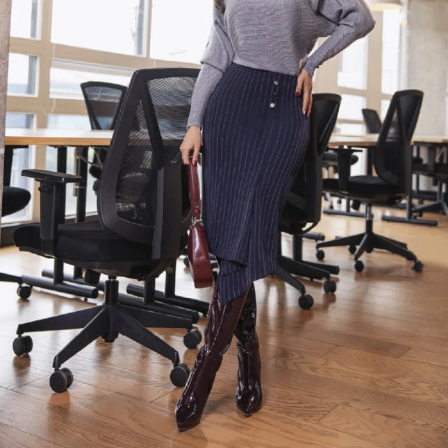 FALDA COLOR AZUL OSCURO.