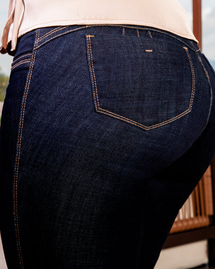 JEAN TIRO ALTO EXTRA REALCE CON BOLSILLOS BOTA RECTA