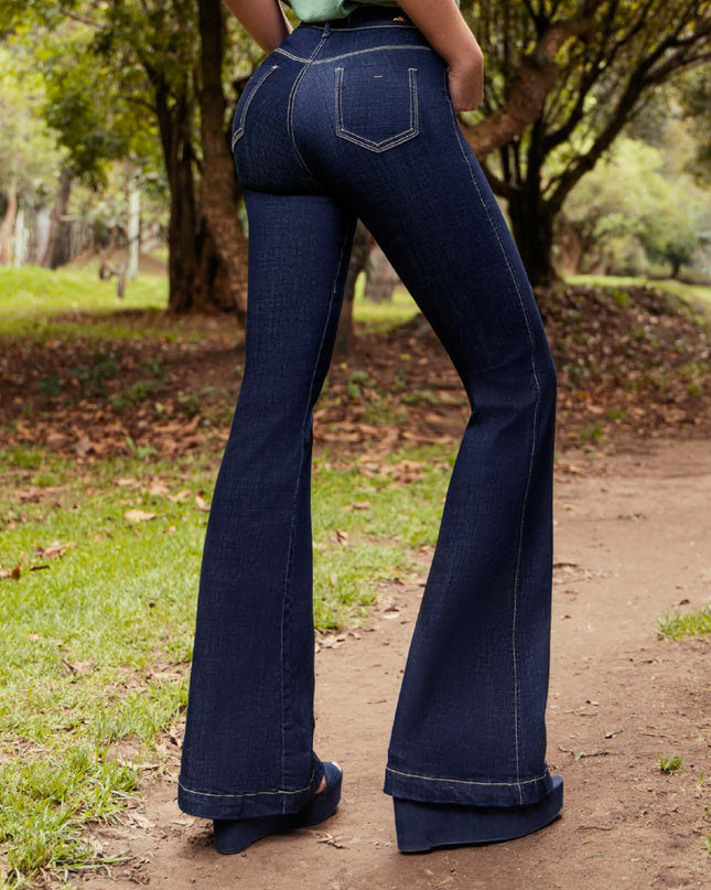 JEANS TIRO ALTO SIN REALCE CON BOLSILLOS BOTA CAMPANA EN DENIM PREMIUM LICRADO
