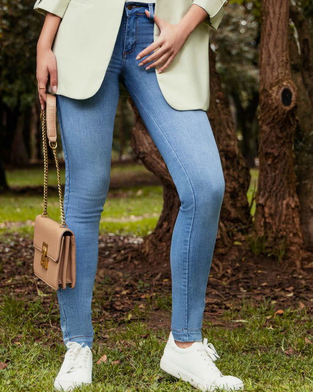 JEANS TIRO ALTO PRETINA ANATOMICA 1 BOTON EXTRA REALCE CON BOLSILLOS SKINNY