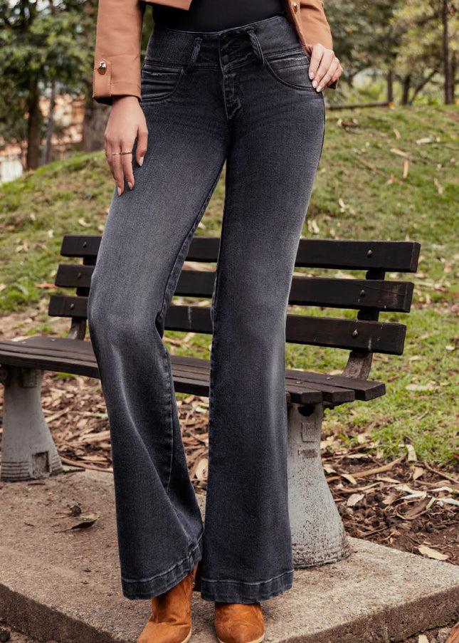 JEANS TIRO ALTO EXTRA REALCE CON BOLSILLO WIDE EN DENIM LCIRADO PREMIUM