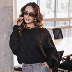 BUZO MANGA LARGA COLOR NEGRO.